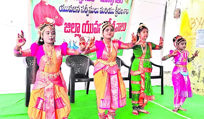 ఏపూర్‌లో యాదాద్రి అధికారులు
