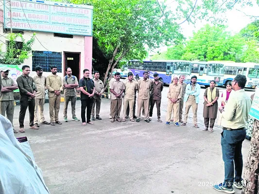 ప్రతీక్షణం అప్రమత్తతే ప్రధానం