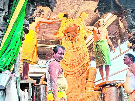 ఘనంగా శివాలయాల్లో ప్రదోష పూజలు 