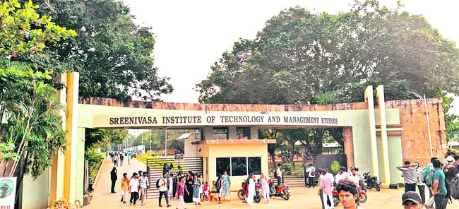 నిర్వాహకులు సమాధానం చెప్పాల్సిందే 
