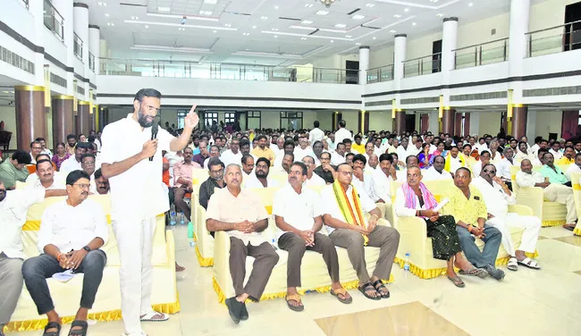 సొసైటీల్లో చేతివాటానికి చెక్‌ పెట్టాలి