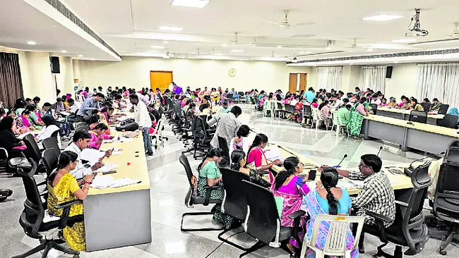 కలెక్టరేట్‌ బిజీబిజీ..