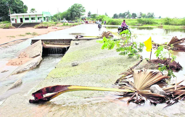 నిరసన తెల్లారే కూలింది !