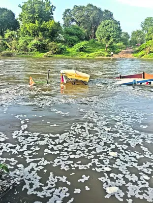 వరద నీటిలో మునిగిన వడ్ల ట్రాక్టర్‌