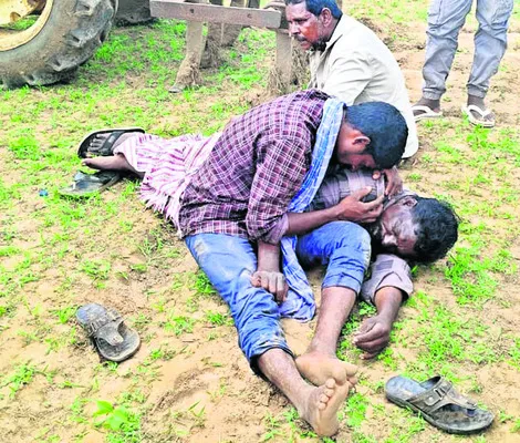 విద్యుదాఘాతంతో ట్రాక్టర్‌ డ్రైవర్‌ మృతి 