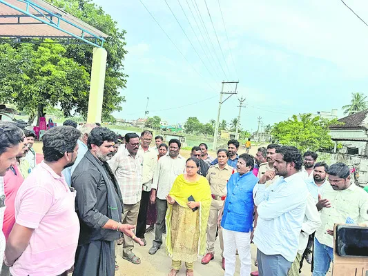 కొలిక్కిరాని కాకుటూరివారిపాలెం వివాదం 