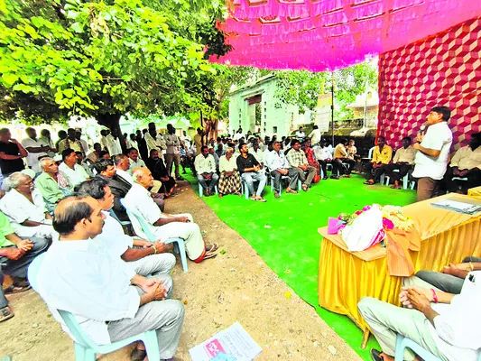 మెడికల్‌ కళాశాలల ప్రైవేటీకరణ ఆపాల్సిందే 