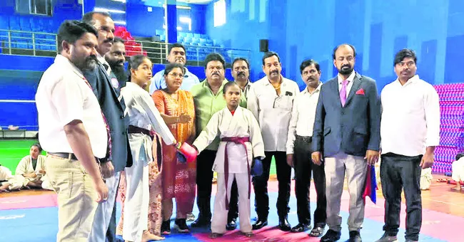 ఉత్సాహంగా ఎంపికలు 
