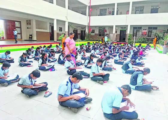 ‘సాక్షి’ మ్యాథ్స్‌బీకి అనూహ్య స్పందన 