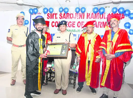 ఆరోగ్య పరిరక్షణలో ఫార్మసీ రంగం కీలకం 