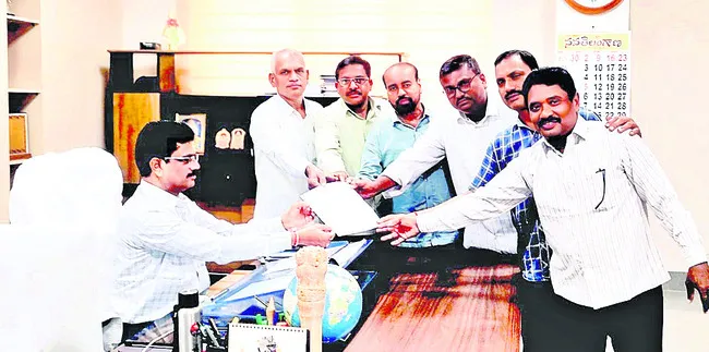 42శాతం రిజర్వేషన్లు అమలు చేయాలి