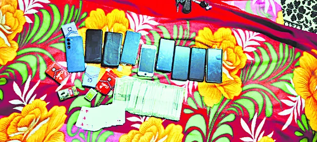 పేకాట శిబిరంపై దాడి 