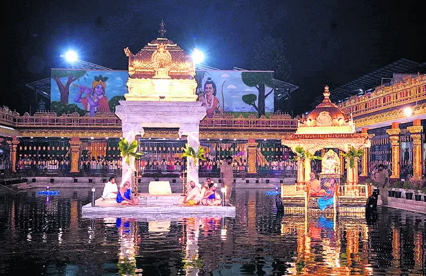 వైభవం.. ప్రహ్లాద రాయల తెప్పోత్సవం