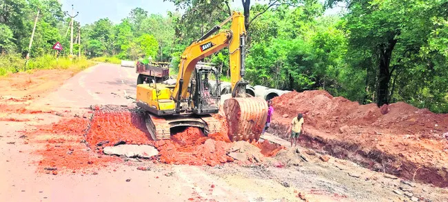 పైపులైన్‌ కల్వర్టుల నిర్మాణం
