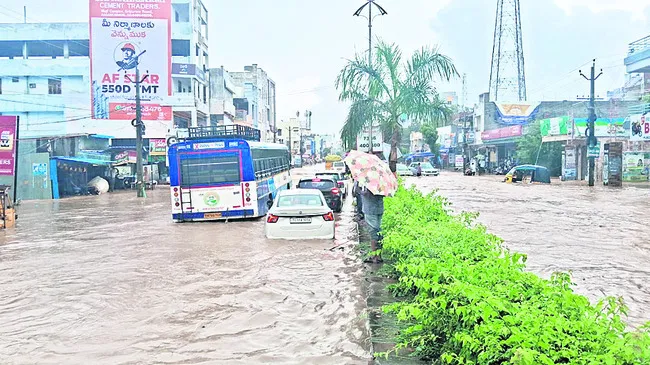 అక్రమ నిర్మాణాలపై చర్యలేవి? 
