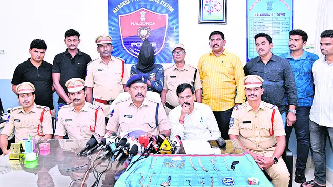 అంతర్‌రాష్ట్ర దొంగ అరెస్ట్‌