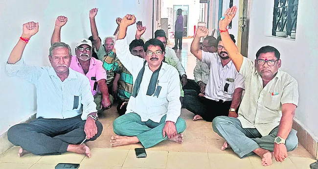 సమస్యల పరిష్కారానికి లంచాలివ్వాలా? 