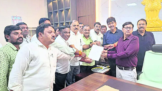 పెండింగ్‌ బిల్లులు చెల్లించాలి