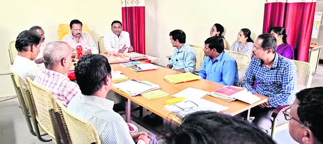 విద్యార్థుల హాజరు శాతం పెరిగేలా చూడాలి 