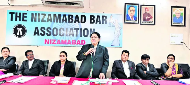 ప్రత్యేక లోక్‌ అదాలత్‌ను విజయవంతం చేయాలి