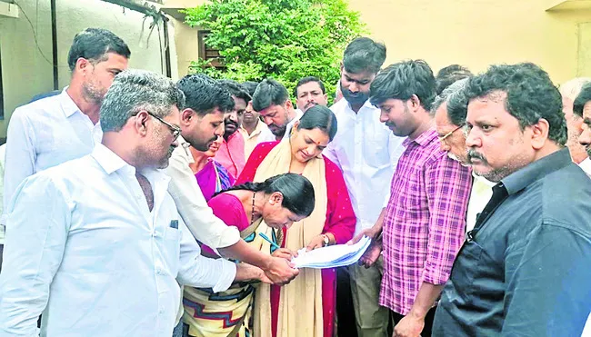 కోటి సంతకాలతో ప్రైవేటీకరణను అడ్డుకుందాం