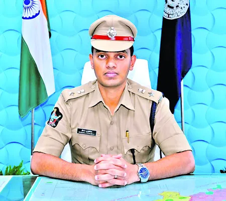 మైనర్లకు వాహనాలు ఇస్తే లైసెన్సులు రద్దు 