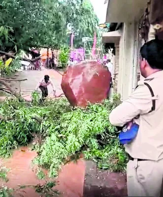 పర్యాటకులకు తప్పిన ప్రమాదం 