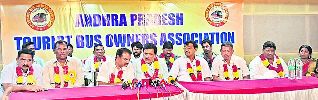 టూరిస్ట్‌ బస్సులకు గ్రీన్‌ ట్యాక్స్‌ మినహాయింపు ఇవ్వాలి