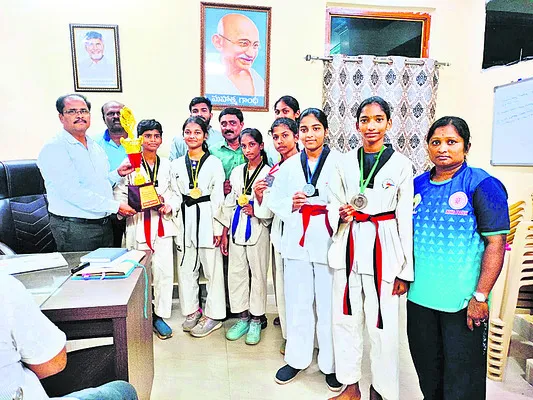 తైక్వాండో పోటీల విజేతలకు అభినందన