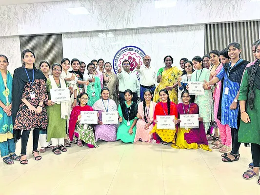 ఇన్ఫోసిస్‌కు జేఎన్‌టీయూ జీవీ విద్యార్థుల ఎంపిక