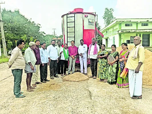 ధాన్యం కొనుగోలు కేంద్రాల్లోనే మద్దతు ధర