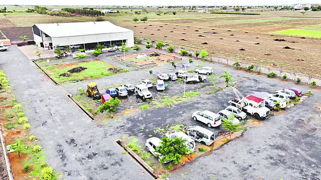 తుక్కుతుక్కుగా కాలం చెల్లిన వాహనాలు