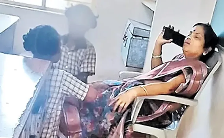 Srikakulam: టీచర్‌పై సస్పెన్షన్‌ వేటు 