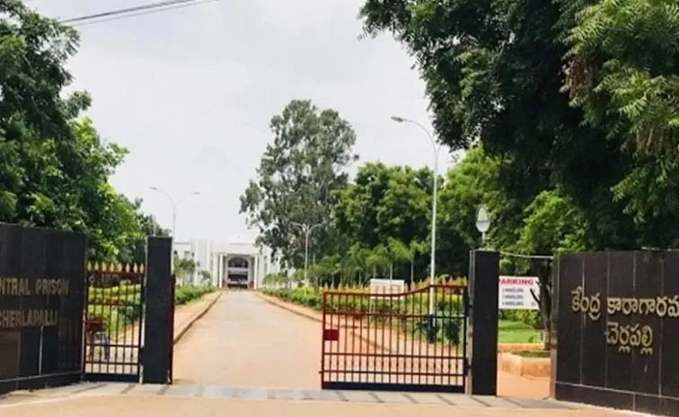 చర్లపల్లి జైలులో జవాన్‌పై ఐఎస్‌ఐ ఖైదీ దాడి?
