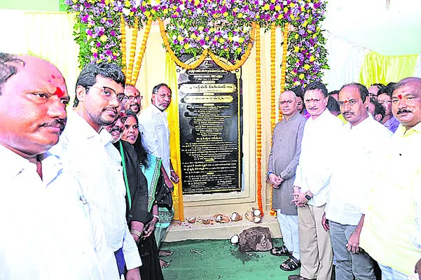 ఏపీఈపీడీసీఎల్‌ జిల్లా సర్కిల్‌ కార్యాలయాలకు సొంత భవనాలు 