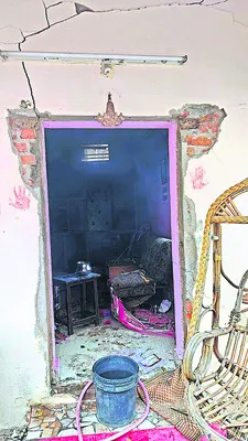 గ్యాస్‌ లీకై  పేలిన సిలిండర్‌