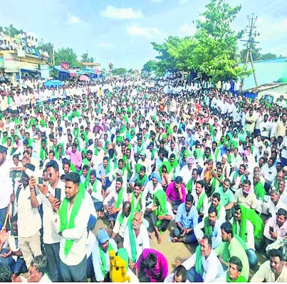 మద్దతు ధర కోసం చెరుకు రైతు పోరు బాట