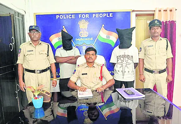 పరారీలో ఉన్న నిందితుల అరెస్ట్‌