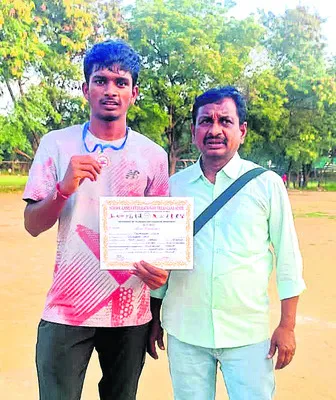 జాతీయస్థాయి పోటీలకు కాసిపేట విద్యార్థి
