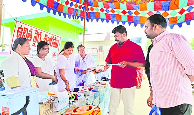 వైద్య శిబిరాలు తనిఖీ చేసిన డీఎంహెచ్‌వో