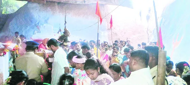 చిల్లాపురం జాతరకు పోటెత్తిన భక్తులు