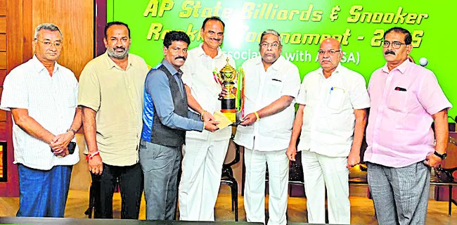 బిలియర్డ్స్‌ పోటీల్లో సత్తా చాటిన క్లబ్‌ సభ్యులు 