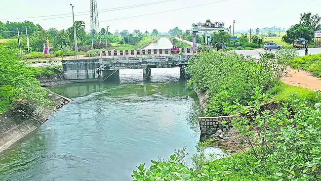 దెబ్బతిన్న ముదిమాణిక్యం మేజర్‌ షట్టర్‌