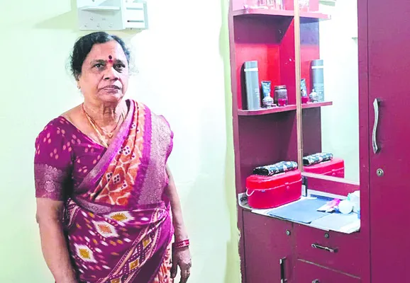 8 తులాల బంగారం చోరీ