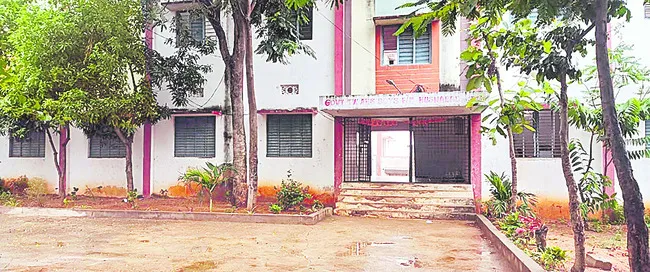 బాబోయ్‌.. బోగస్‌ ఉద్యోగులు