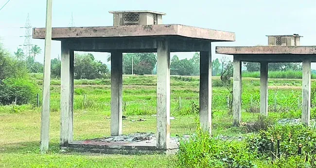 శ్మశానంలో దొంగలు!