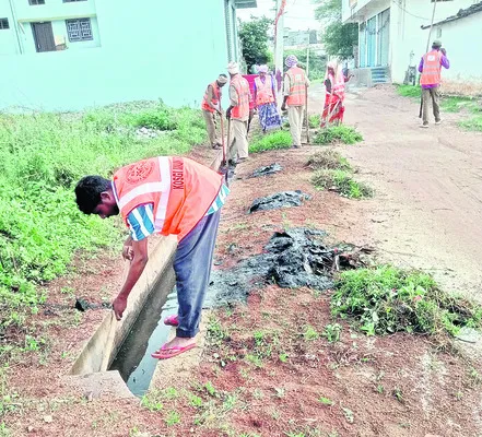 వేతన కష్టాలు