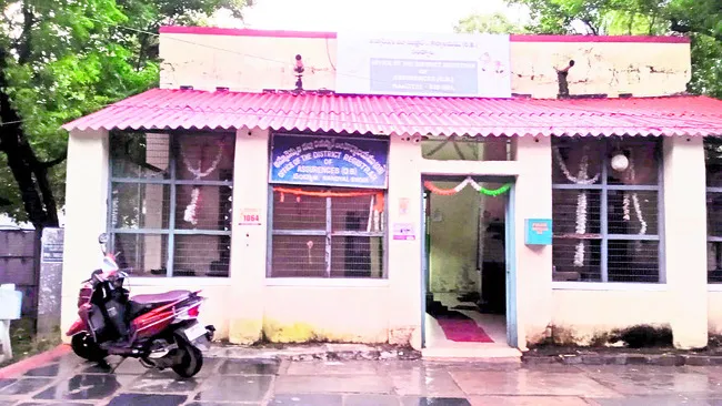 నంద్యాల సబ్‌ రిజిస్ట్రార్‌ కార్యాలయం వెలవెల 