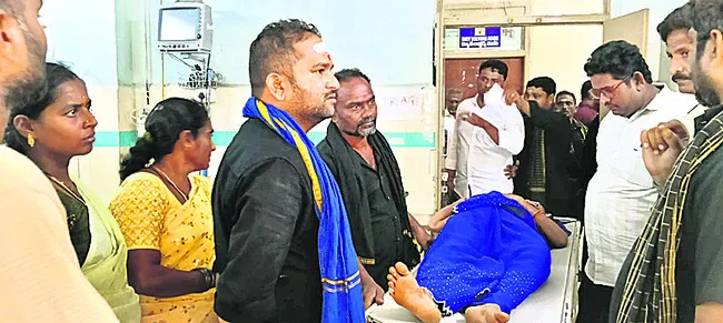 ఆటో బోల్తా పడి పలువురికి గాయాలు 