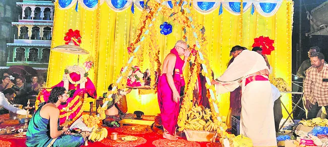 వైభవంగా పడమటి అంజన్న తులాభారం 